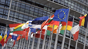 Banderas-EU_Building-300x169px